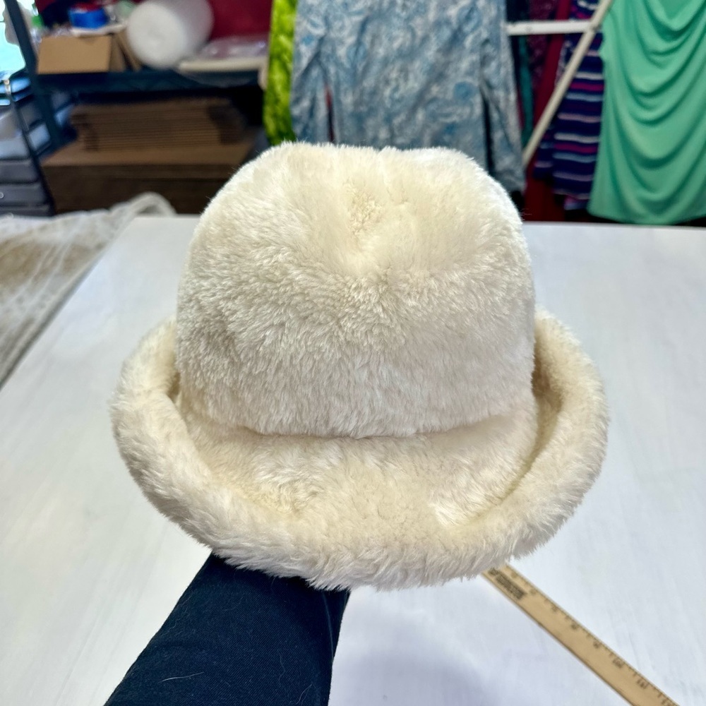 Vintage 1970s KÅPS Faux Fur Cloche Hat Cream USA Made Asymmetrical Brim - Picture 2 of 9